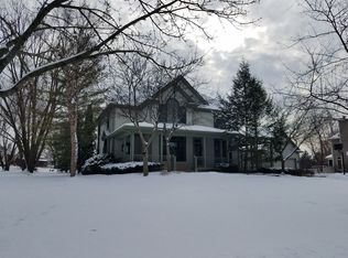180 Peachtree Ln, West Chicago, IL