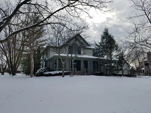 180 Peachtree Ln photo 1