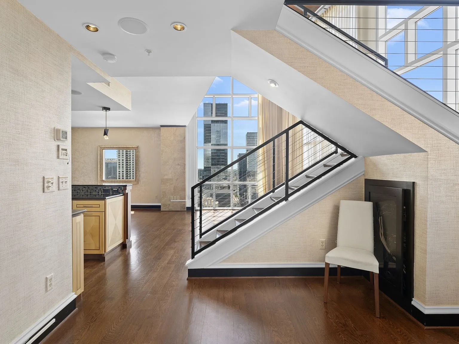 2 bed, 2.5 bath, 1824 sqft, $4,500 — Photo 4
