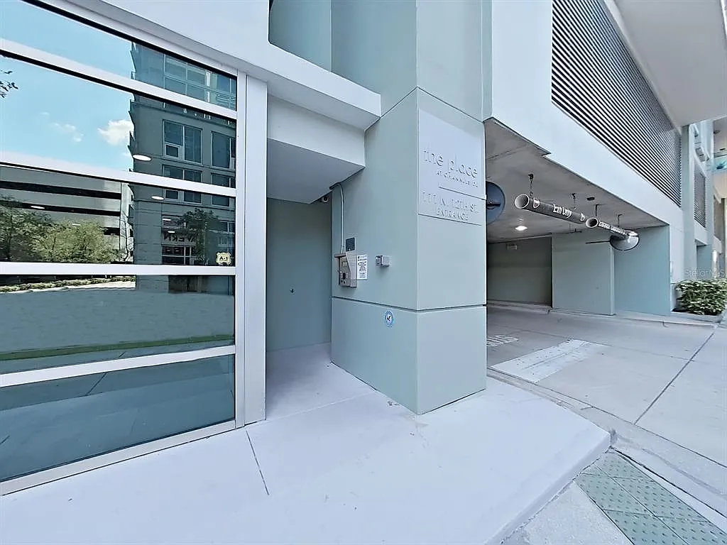 2 bed, 2.0 bath, 1282 sqft, $3,400 — Photo 2