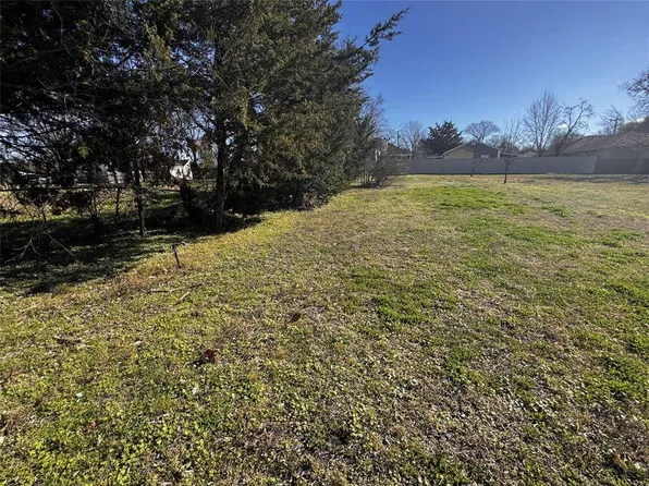 E Latimer St, Ennis, TX 75119