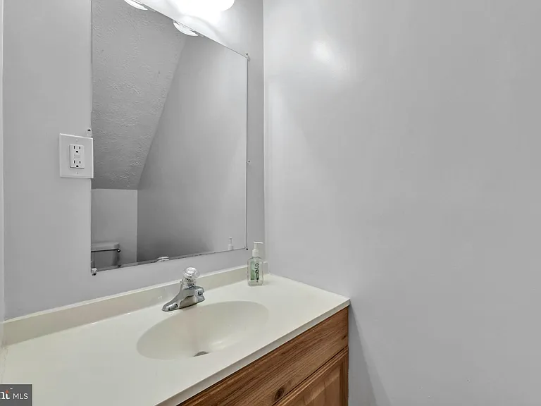 2406 Lemontree Ln — Photo 32