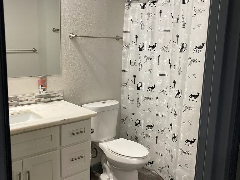 1122 S Woodlawn St #2 — Photo 8