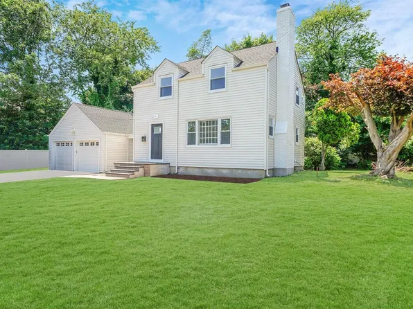 1 Putnam Place, Huntington Station, NY 11746
