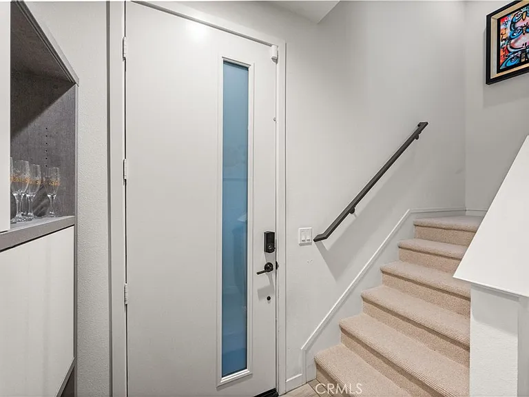 1068 Hampton Dr — Photo 7