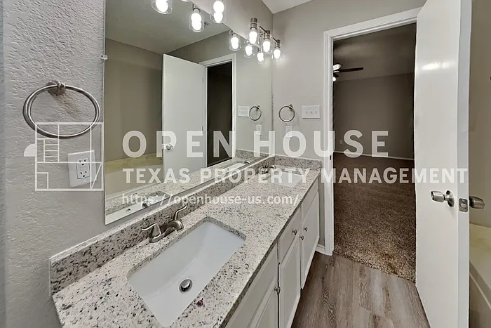 649 Blueberry Hill Ln — Photo 10