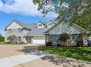2305 Willowbrooke Ln, Iowa City, IA 52246