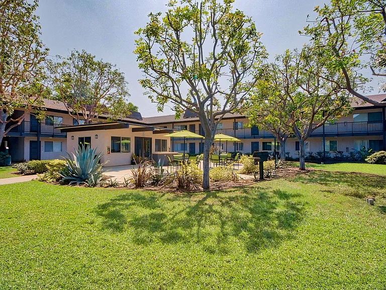 Tustin View — Photo 9
