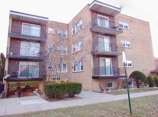 4735 Grove St APT 101, Skokie, IL 60076