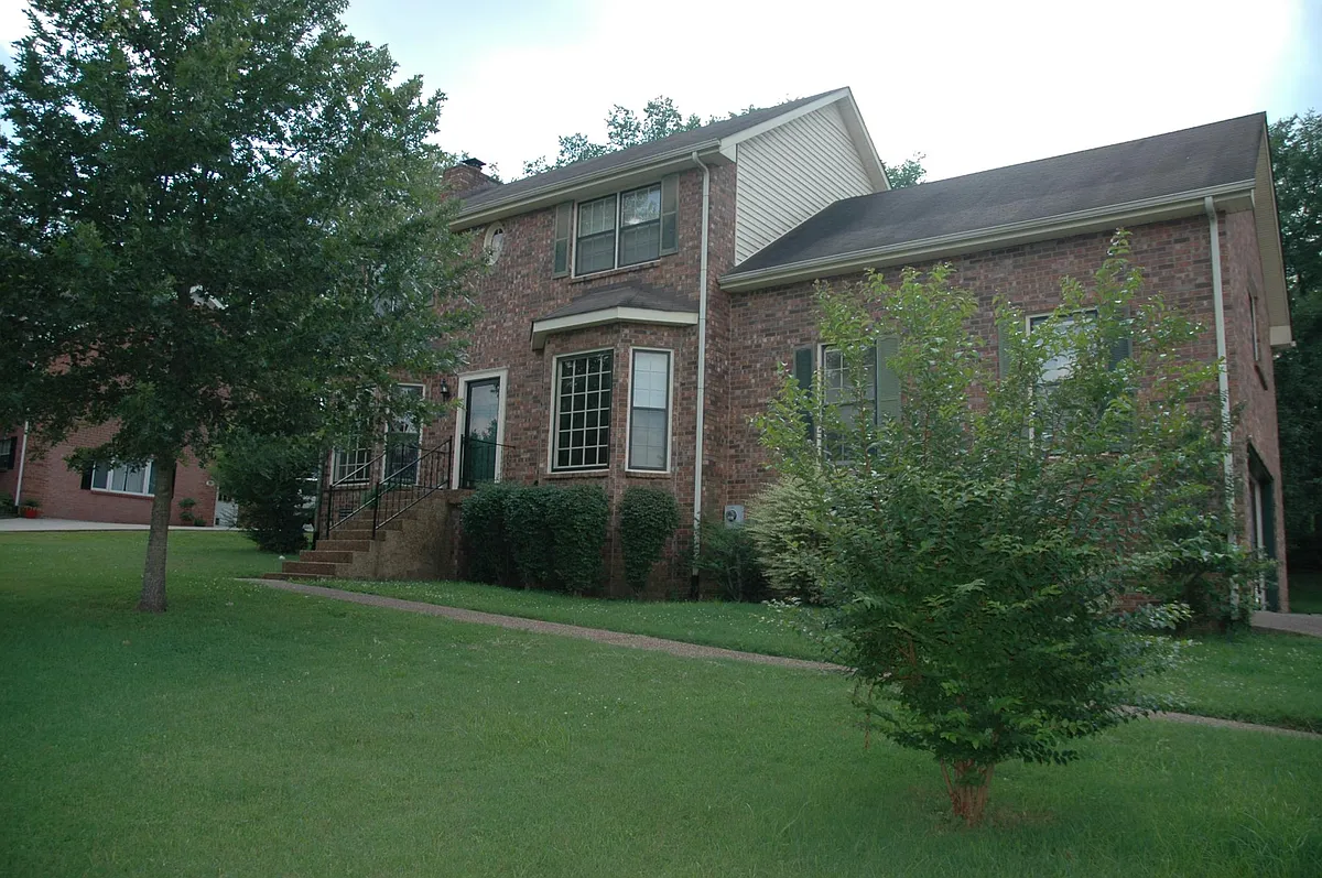 Building Photo - 1011 Singing Springs Rd