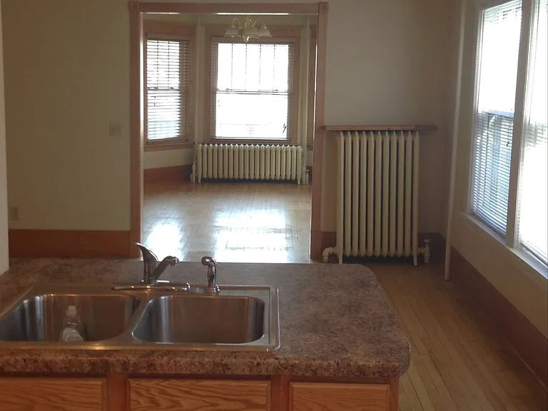 305-307 Duplex — Photo 5