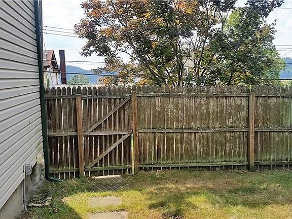 Side  fenced in yard with gate leading to the front of the home.