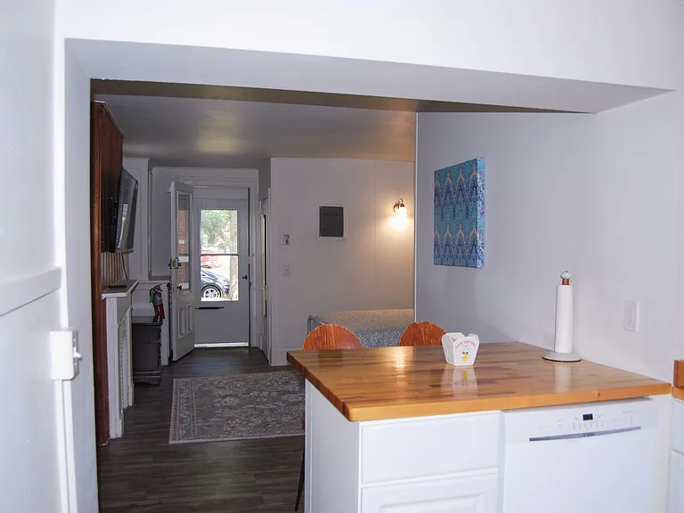 77 N Winooski Ave — Photo 3