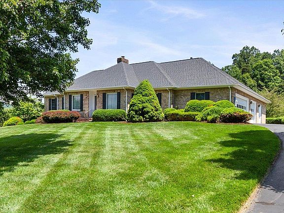 5th image of 452 Winterham Dr