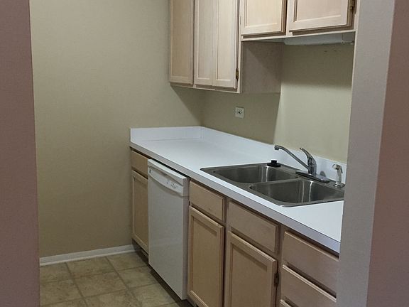5th image of 6141 Knollwood Dr #9-301