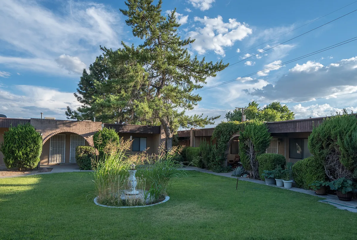 North Campus Unm Law School 1 Bedroom 1 Bath — Photo 1