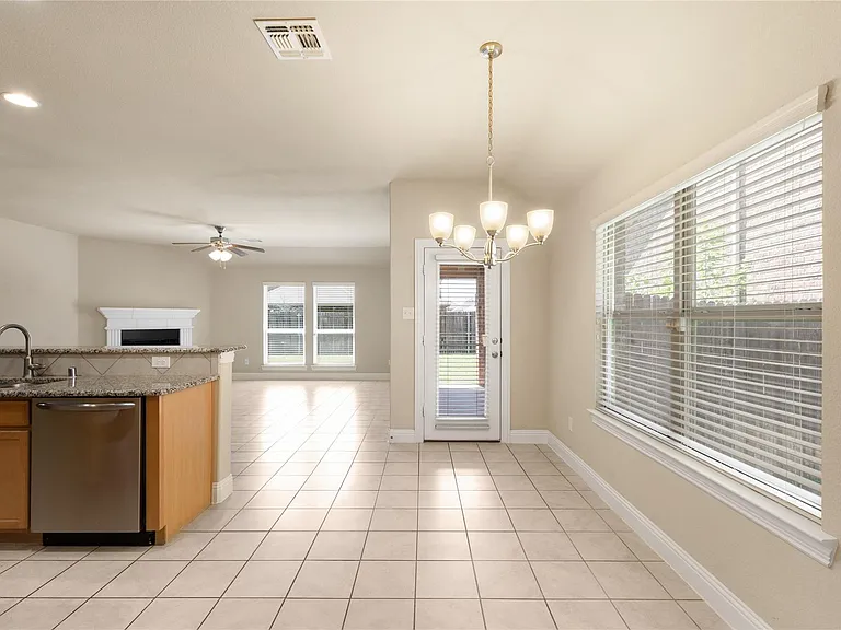 3816 Fordham St — Photo 4