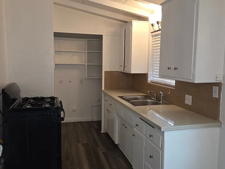 560 E Oakland Ave — Photo 19