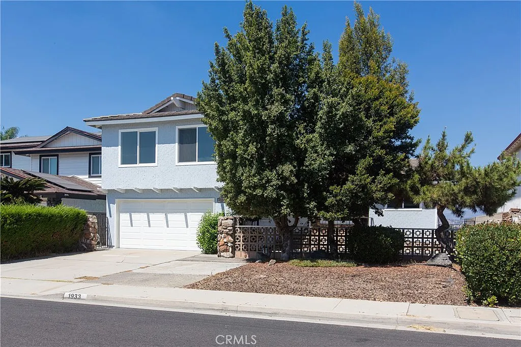 4 bed, 2.5 bath, 2077 sqft, $4,700 — Photo 1