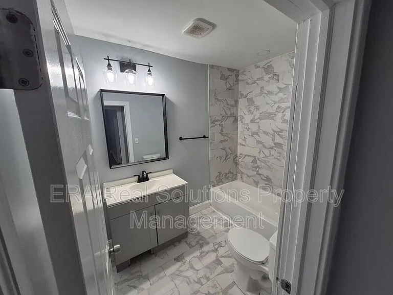 1042 E 14th Ave — Photo 4