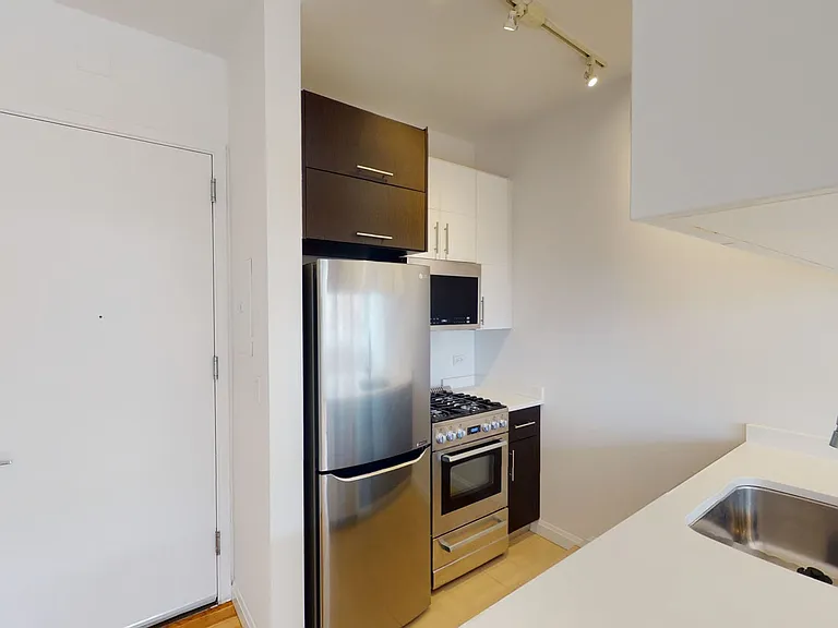 805 Columbus Ave #7D — Photo 2