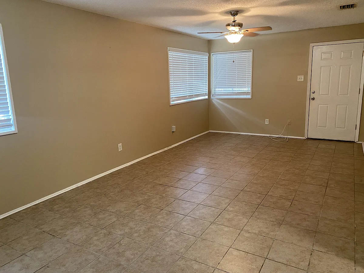 Building Photo - 4066 Wesley Ln S