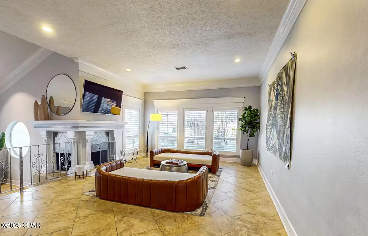 3 bed, 2.5 bath, 2806 sqft, $6,000 — Photo 3