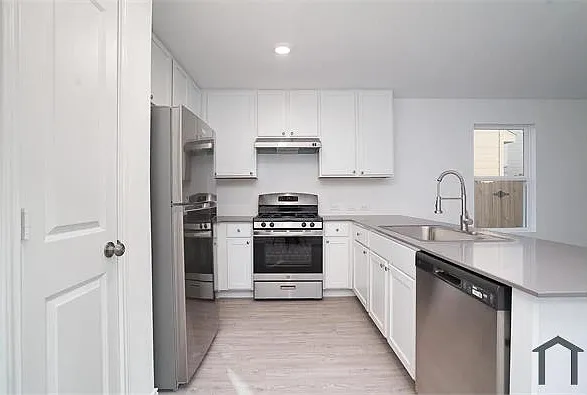 10921 Presa Way — Photo 7