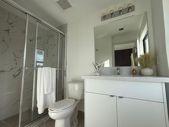 4th image of 2526 Pierce St #2