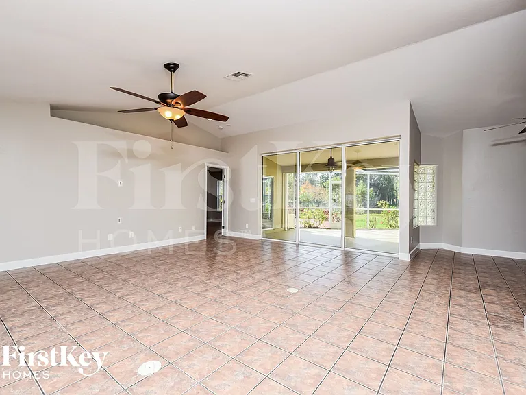 18606 Cedar Dr E — Photo 3