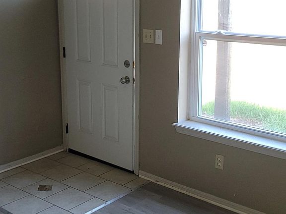 3rd image of 304 Woods Dr