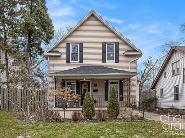 62 Lowell Ave NE, Grand Rapids, MI 49503