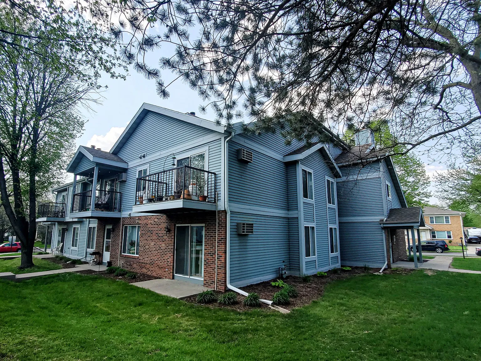 Orchard Village Apartments — Photo 3