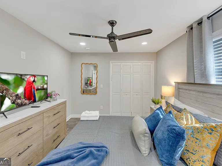 155 Parkview Dr SE — Photo 17