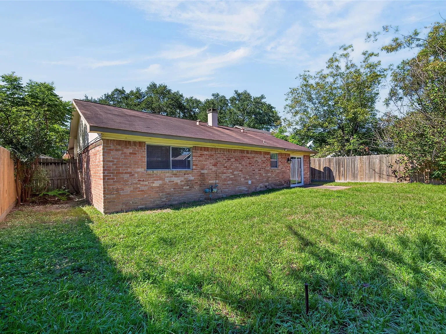 3 bed, 2.0 bath, 1381 sqft, $1,850 — Photo 3