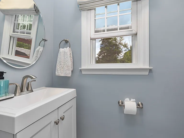 1/2 Bathroom