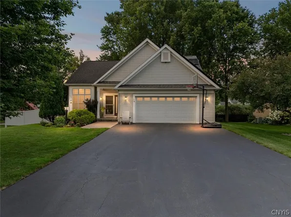 34 Fawncrest Blvd, New Hartford, NY 13413