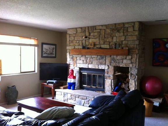 Living Rm w/ Fireplace!