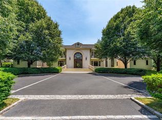 6 Polo Dr, Old Westbury, NY 11568