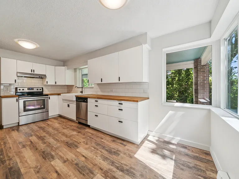 4510 SE Aldercrest Rd — Photo 10