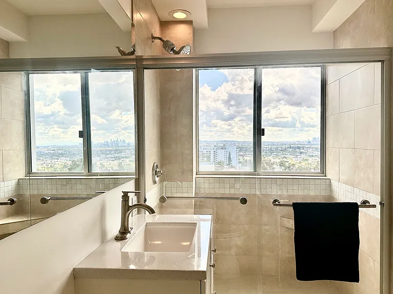 999 N Doheny Dr #904 — Photo 6