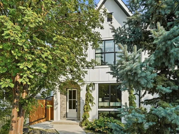 736 W 35th St NW, Calgary, AB T2N 2Z5