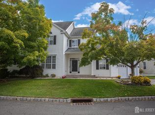 15 Fela Dr, Parlin, NJ 08859