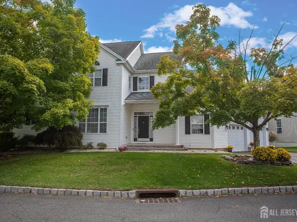 15 Fela Dr, Parlin, NJ 08859