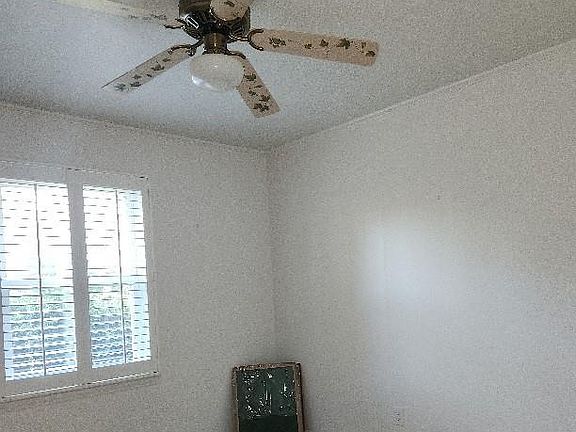 3rd image of 302 Shamrock Dr