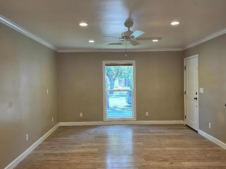 653 N Daniel Way — Photo 10