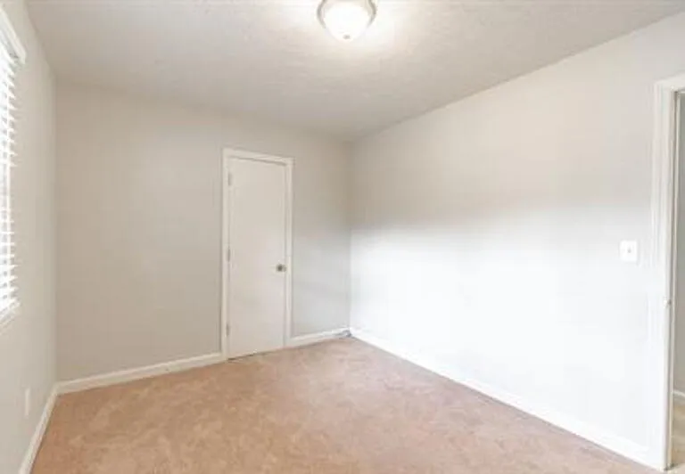 205 N Glover St — Photo 32