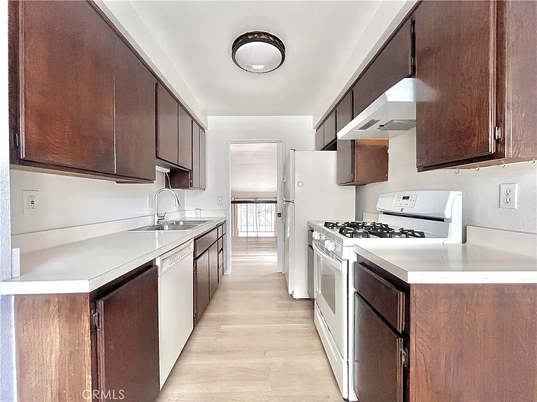 598 W Huntington Dr #C — Photo 7