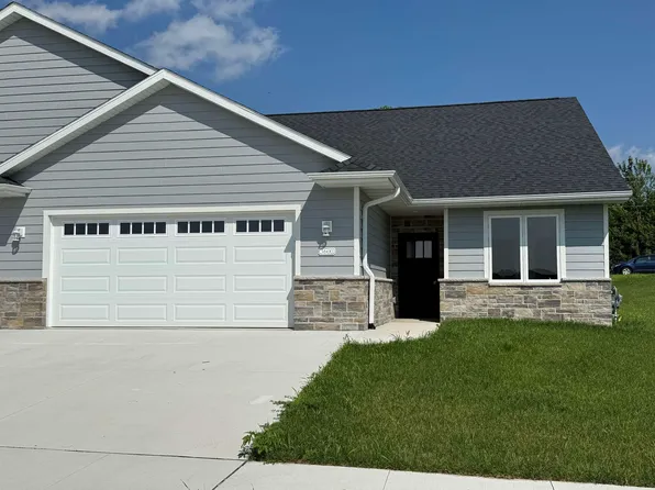3600 Wagon Wheel Ln, Dubuque, IA 52002