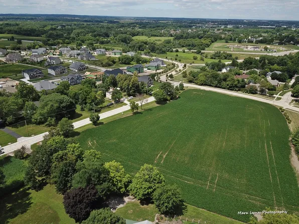 1S700 Deerpath Rd, Batavia, IL 60510